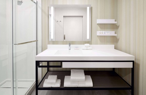 Cote-Des-Neiges—Notre-Dame-De-Grace Hotel | Hilton Garden Inn Montreal Midtown