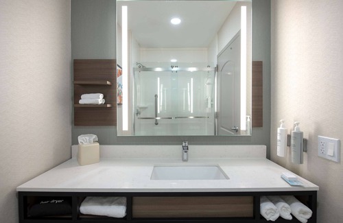Central Newport News Hotel | Hilton Garden Inn Newport News