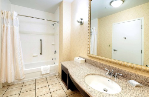 Ottawa Division Hotel | Hilton Garden Inn Ottawa Airport