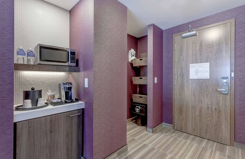 Steeles Industrial Hotel | Hilton Garden Inn Toronto Brampton West