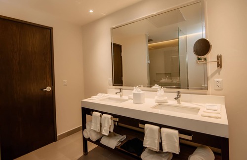 Angelopolis Hotel | Hilton Garden Inn Puebla Angelópolis, Mexico