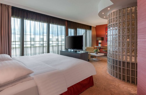 Le Grand-Saconnex Hotel | Hilton Geneva Hotel and Conference Centre