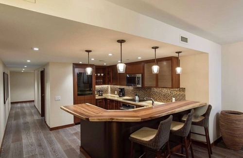 Ala Moana Resort | Hilton Grand Island Penthouse: 3BR,3BA, Ocean Views on Waikiki Beach, Luxurious!