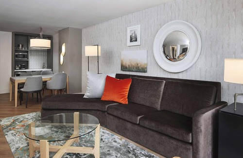 Streeterville Hotel | Hilton Grand Vacations Club Chicago Magnificent Mile