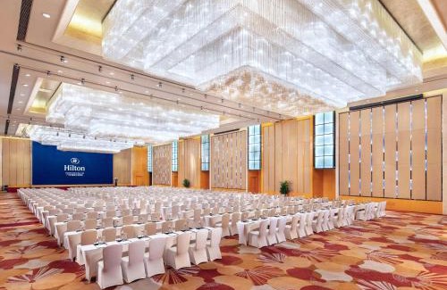 Baiyun Hotel | Hilton Guangzhou Baiyun - Free Shuttle for Canton Fair Period, Close to Luhu Golf Club & Leather Market