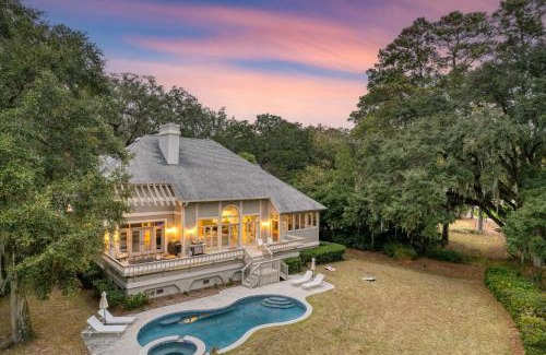 Baynard Oaks House | Hilton Ivory 15th Hole of Harbourtown Golf Course Private Pool Hot Tub