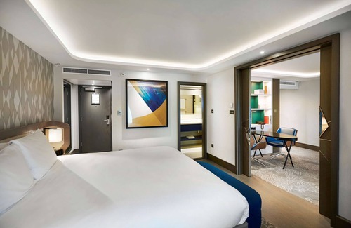 Heathrow Villages Hotel | Hilton London Heathrow Airport Hotel