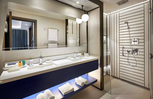 Heathrow Villages Hotel | Hilton London Heathrow Airport Hotel