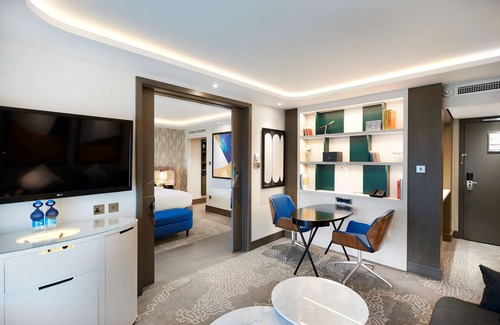 Heathrow Villages Hotel | Hilton London Heathrow Airport Hotel