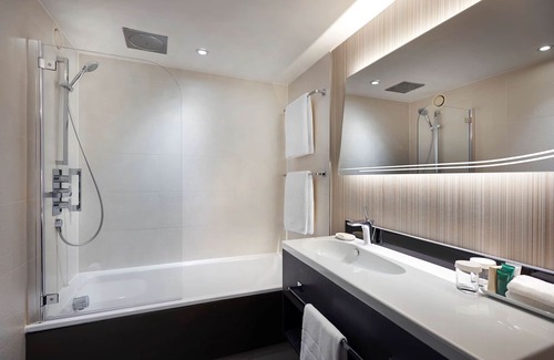 Heathrow Villages Hotel | Hilton London Heathrow Airport Hotel