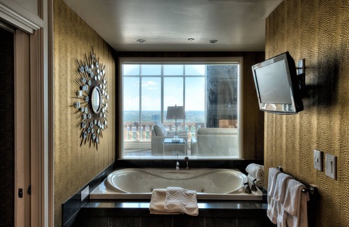 Fallsview Hotel | Hilton Niagara Falls/Fallsview Hotel & Suites