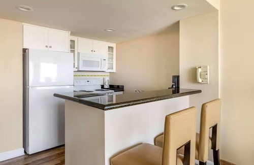 Northeast Virginia Beach Hotel | Hilton Ocean Beach Club Resort -1BR/1Bath/Full Kitchen Suite, Virginia Beach, VA