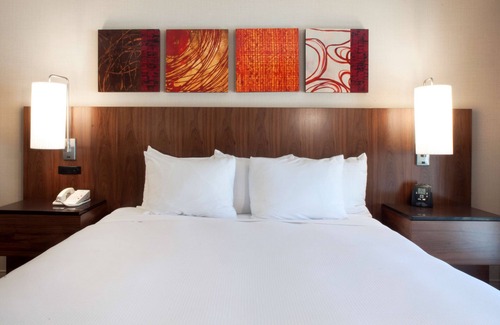 Downtown Palm Springs Resort | Hilton Palm Springs Resort