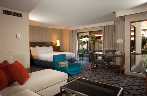 Downtown Palm Springs Resort | Hilton Palm Springs Resort