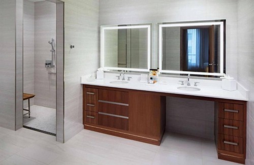 Downtown Apartment | Hilton Rochester Mayo Clinic Area has a fitness center, shared lounge .