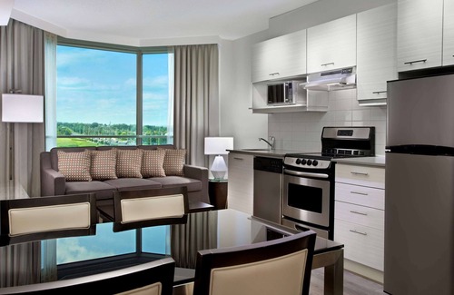 Markham Hotel | Hilton Toronto/Markham Suites Conference Centre & Spa