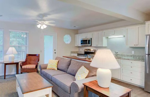 Sea Scape Apartment | Hilton Vacation Club Beachwoods Kitty Hawk - 1 BR 1king/1queen Suite - Balcony