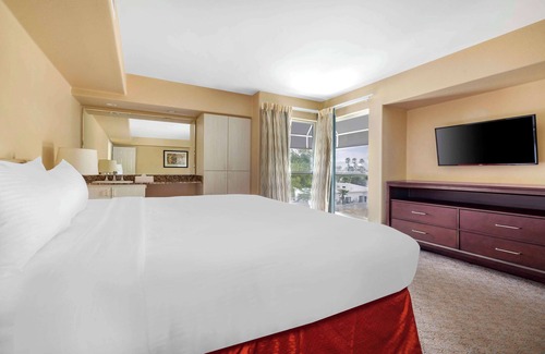 Canyon Corridor Hotel | Hilton Vacation Club Palm Canyon Palm Springs