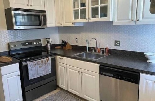 Central Newport News House | Hilton Village Home