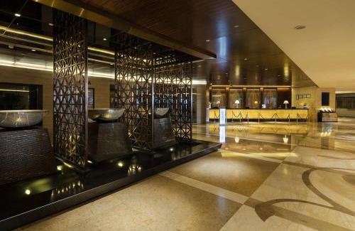 Siming Hotel | Hilton Xiamen, Lobby Links to Metro&shopping mall, Near train station