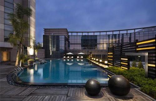 Siming Hotel | Hilton Xiamen, Lobby Links to Metro&shopping mall, Near train station
