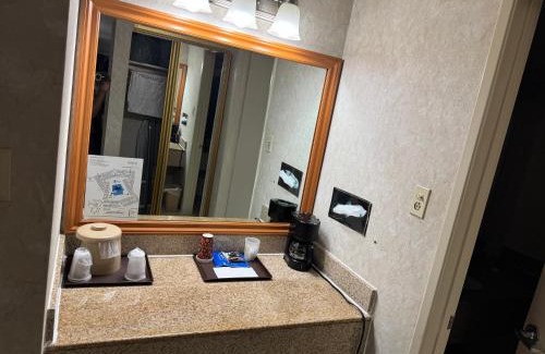 Bakersfield Hotel | Hiltop Hotel