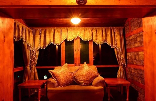 Mohal Hotel | Himalayan Kothi Kais