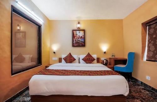 Shimla Hotel | Himalayan Mountain and Valley View - Garden with bonefire - Ample Parking - Luxury Balcony rooms -by Aachman Stays! Mashobra