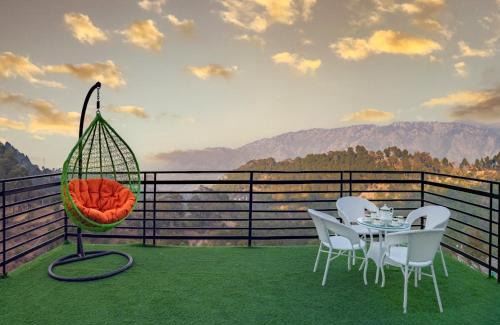 Kasauli Apartment | Himalyan Basera I Pvt Balcony I Serviced Apt I By Exotic Stays