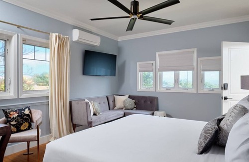 Wailuku Bed & Breakfast | Hinano Suite | Historic Maui Inn + Chef’s Breakfast
