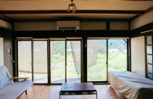 Tatsuno House | hinatabocco guesthouse kominka Twin room bed