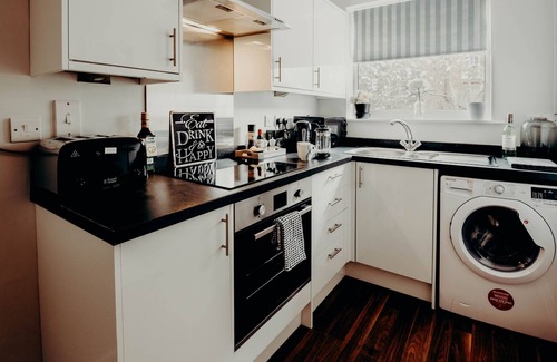Hinckley Apartment | Hinckley Centre, Convenient, Secure Parking, close to hospital and station
