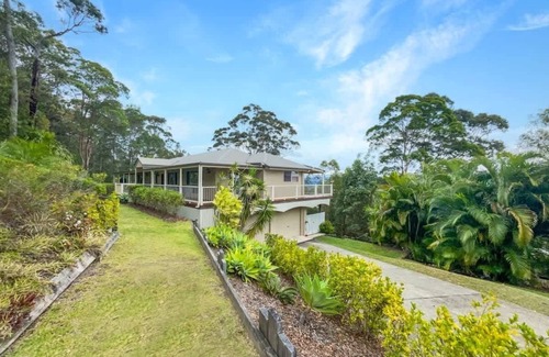 Ninderry House | Hinterland Tranquil Escape with Beautiful Views