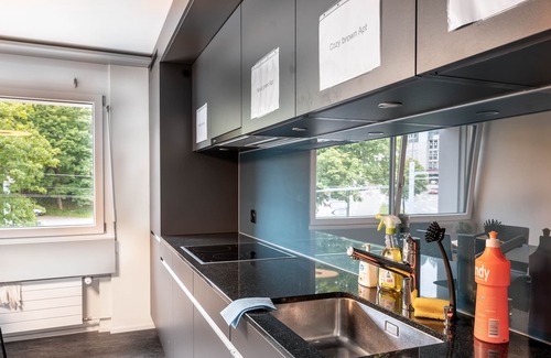St. Gallen Apartment | ★hip 1 BR- Apartment with Netflix "modern red"★