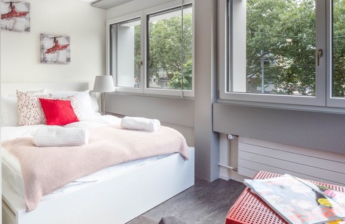 St. Gallen Apartment | ★hip 1 BR- Apartment with Netflix "modern red"★