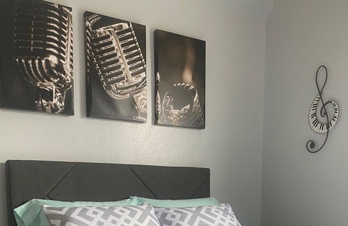 Chicago Apartment | Hip 3 BDRM loft above Historic Theater in Chicago!