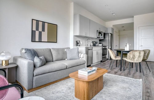 Alexandria West Apartment | Hip Alexandria West 1BR w/Gym & W/D, nr Metro, by Blueground