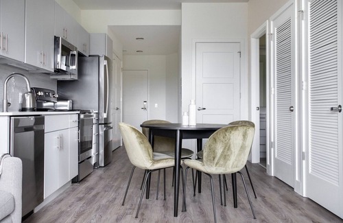 Alexandria West Apartment | Hip Alexandria West 1BR w/Gym & W/D, nr Metro, by Blueground