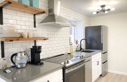 San Anselmo Apartment | Hip and chic one bedroom apartment.