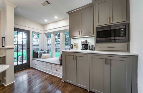 Conway House | Hip and Historic Home Awaits You! Stroll downtown/Steps away from UCA and CBC