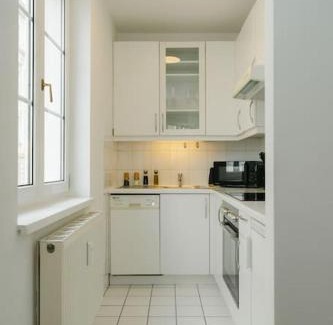 Wieden Apartment | Hip APT perfect for 4 or 6, great district, metro