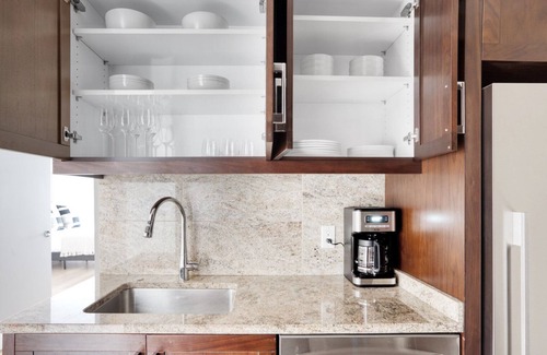 Back Bay East Apartment | Hip Back Bay Studio w/W/D, Gym & Roof, nr Copley Sq, by Blueground