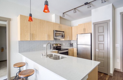 Old Ballard Apartment | Hip Ballard 2BR w/Gym & Pet Area, near Burke Gilman Trail, by Blueground