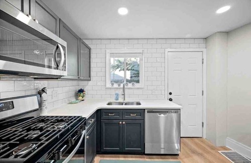 Lawrenceville Condo | Hip & Bright 2BR Lawrenceville Home -Easy Parking