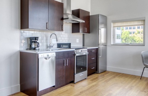 Cherry Creek Apartment | Hip Cherry Creek Studio w/ Lounge & W/D near 2nd Ave shops, by Blueground