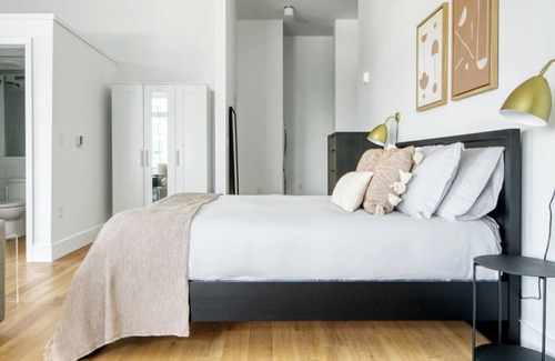 Cherry Creek Apartment | Hip Cherry Creek Studio w/ Lounge & W/D near 2nd Ave shops, by Blueground