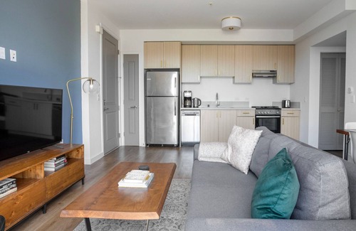Palms Apartment | Hip Culver City 1BR w/Rooftop Lounge & Access to 405, by Blueground