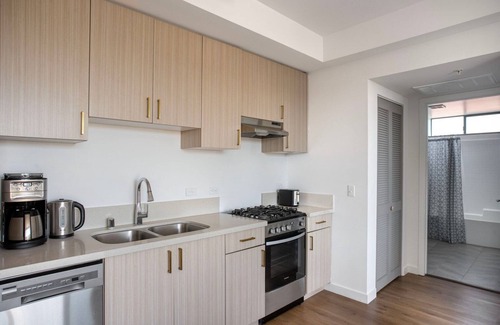Palms Apartment | Hip Culver City 1BR w/Rooftop Lounge & Access to 405, by Blueground