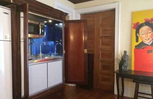 Dupont Circle House | Hip & Elegant Apartment - "Supreme" Location