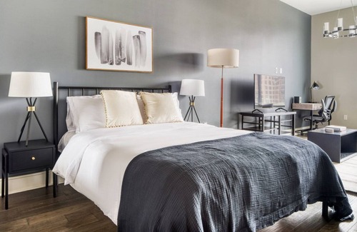 Civic Center Apartment | Hip Golden Triangle Studio w/ Gym & Pool, next to park, by Blueground